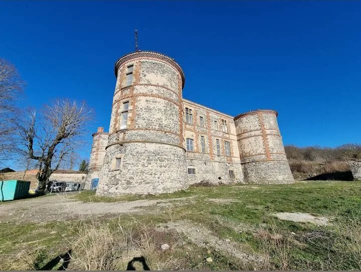 Le château de la chaux-Montgros
