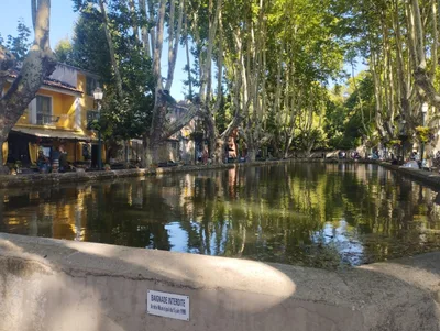 Cucuron — photo 1