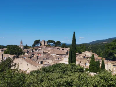 Cucuron — photo 2