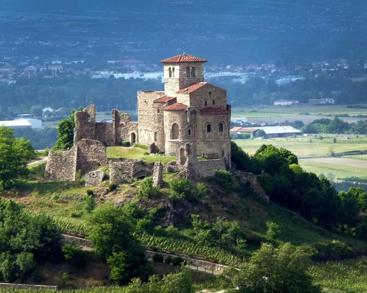 Prieuré de Saint Romain le Puy