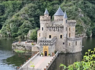 Chateau de st priest la roche — photo 1