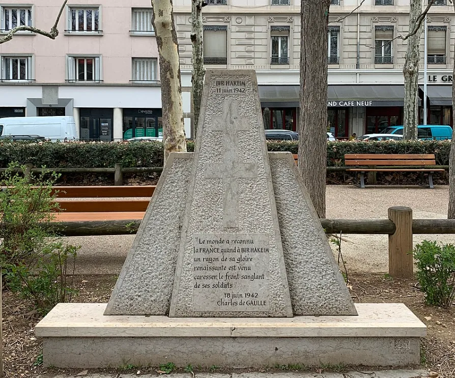 Stèle commémorative en honneur de la victoire sur Rommel