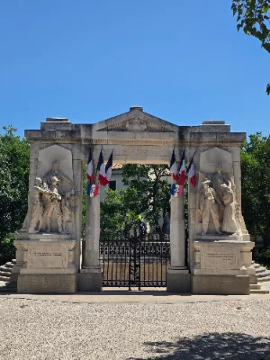 Monument aux morts de Nîmes — photo 1