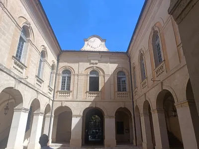 Hôtel de ville d'Uzès — photo 2