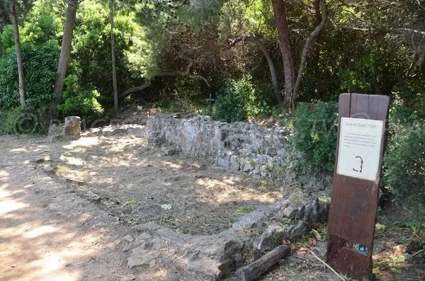 Ruines de la chapelle Saint-Michel