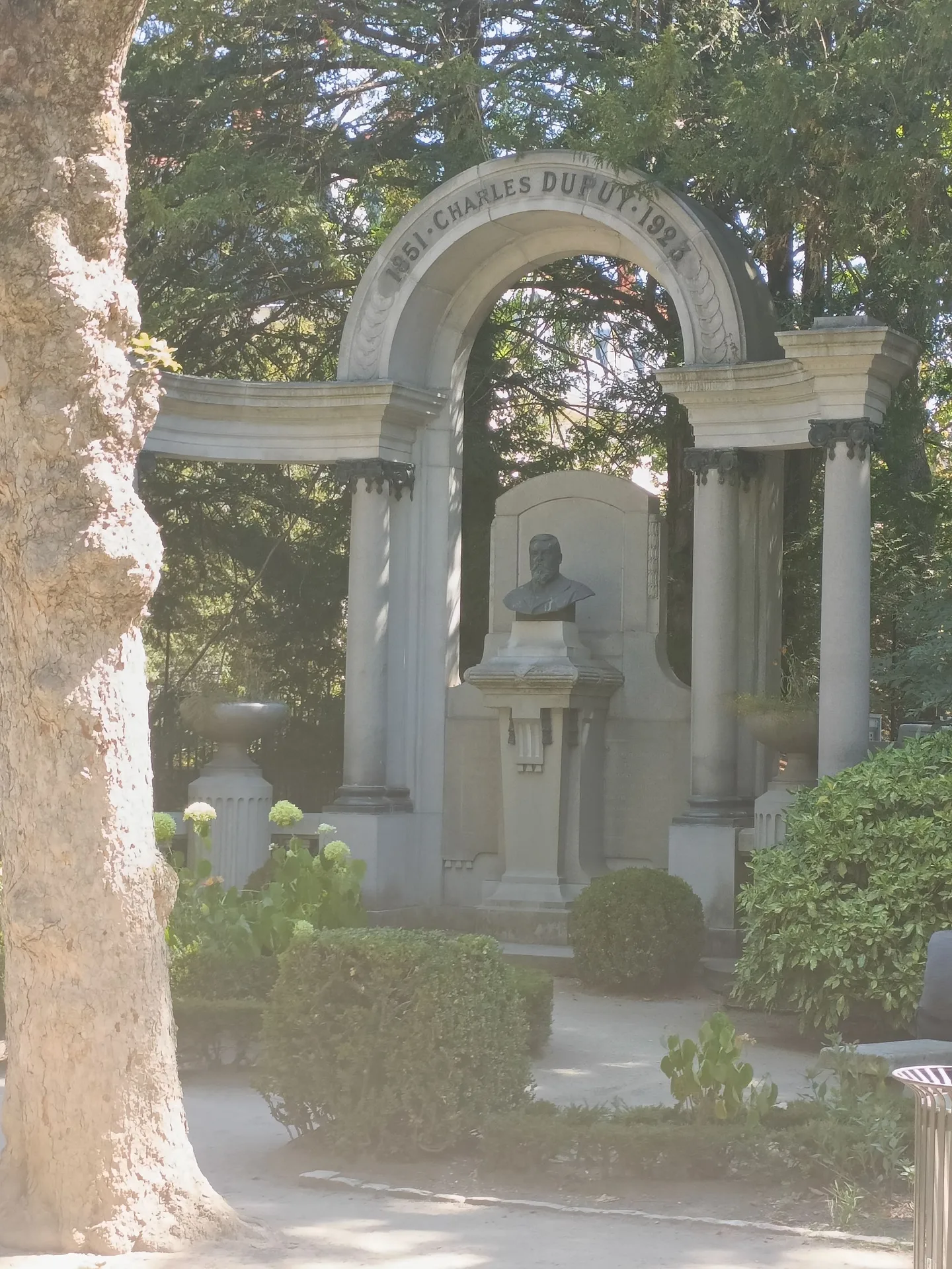 Monument a Charles Dupuy