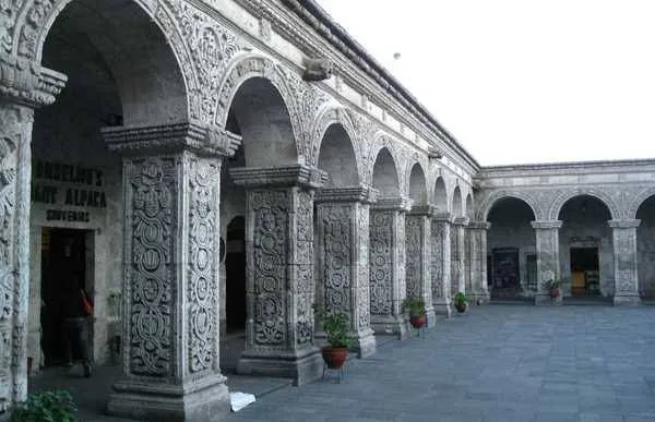 Cloître de l'église de la Compañía