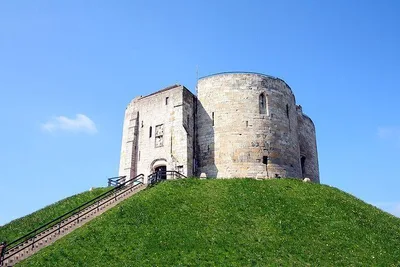 Clifford’s Tower in York — photo 3