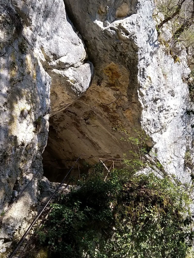 La grotte des faux monnayeurs
