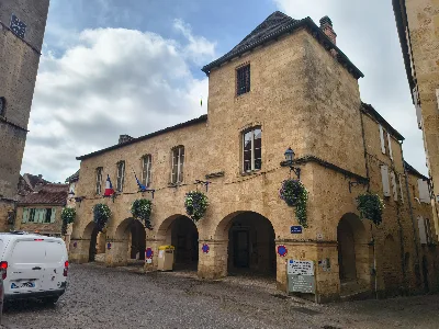 Hôtel de ville de Gourdon — photo 3
