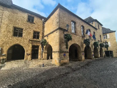 Hôtel de ville de Gourdon — photo 1
