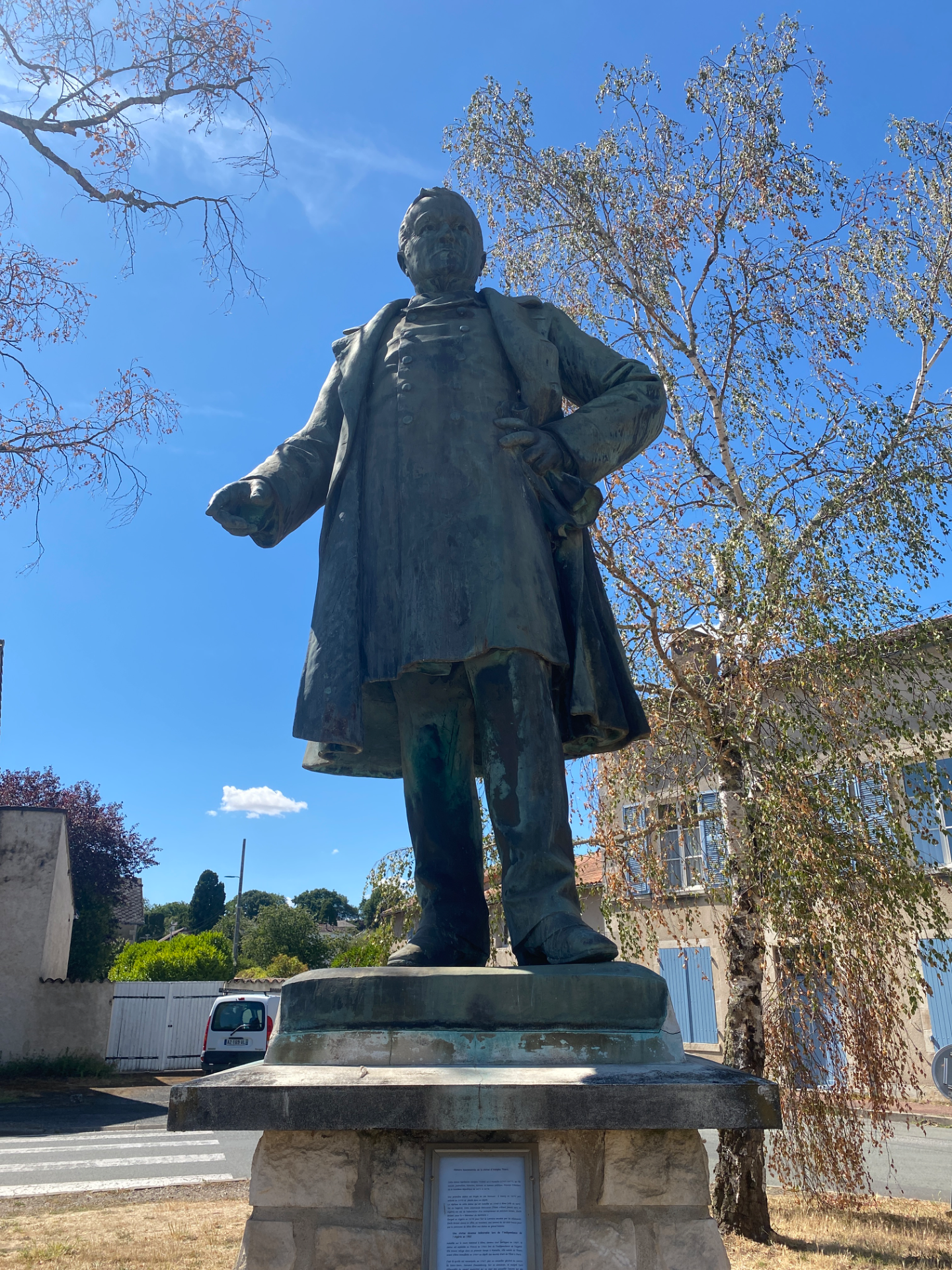 Statue hommage à Adolphe Thiers