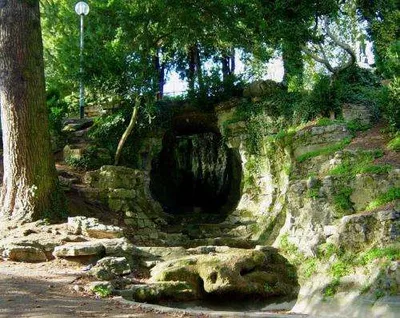 Grottes et Fontaines du Cours Saint Maurice