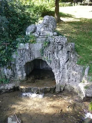 Grottes et Fontaines du Cours Saint Maurice — photo 2