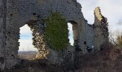 Ruines du Château de Mirebel — photo 2
