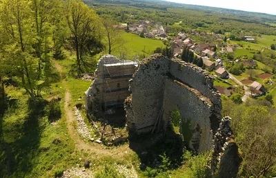 Ruines du Château de Mirebel — photo 3