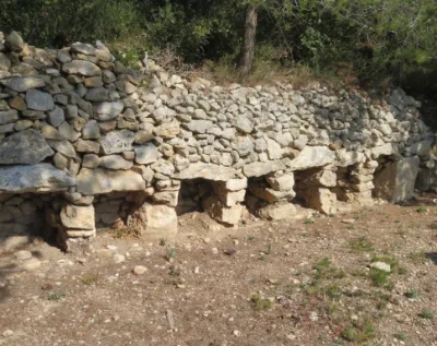 Mur à Abeilles d'Eyguières — photo 2