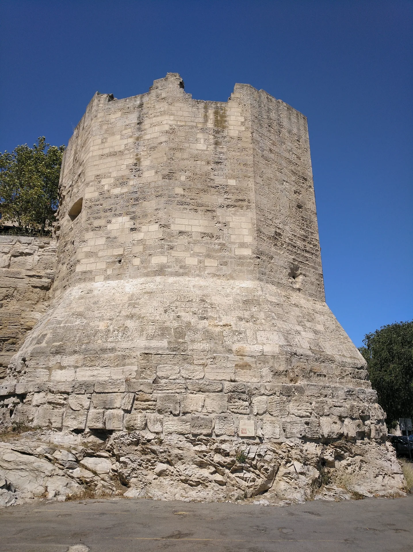 Tour des Mourgues & Remparts