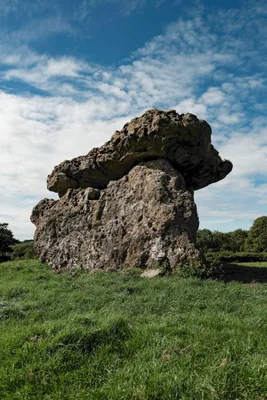 St. Lythans Burial Chamber — photo 2