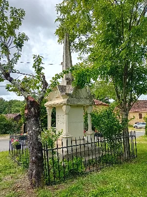 Monuments au mort de Anglars-Nozac — photo 2