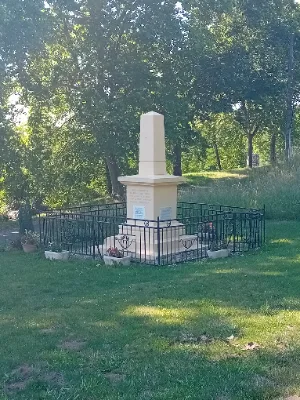 Monuments aux morts de Prouilhac — photo 4