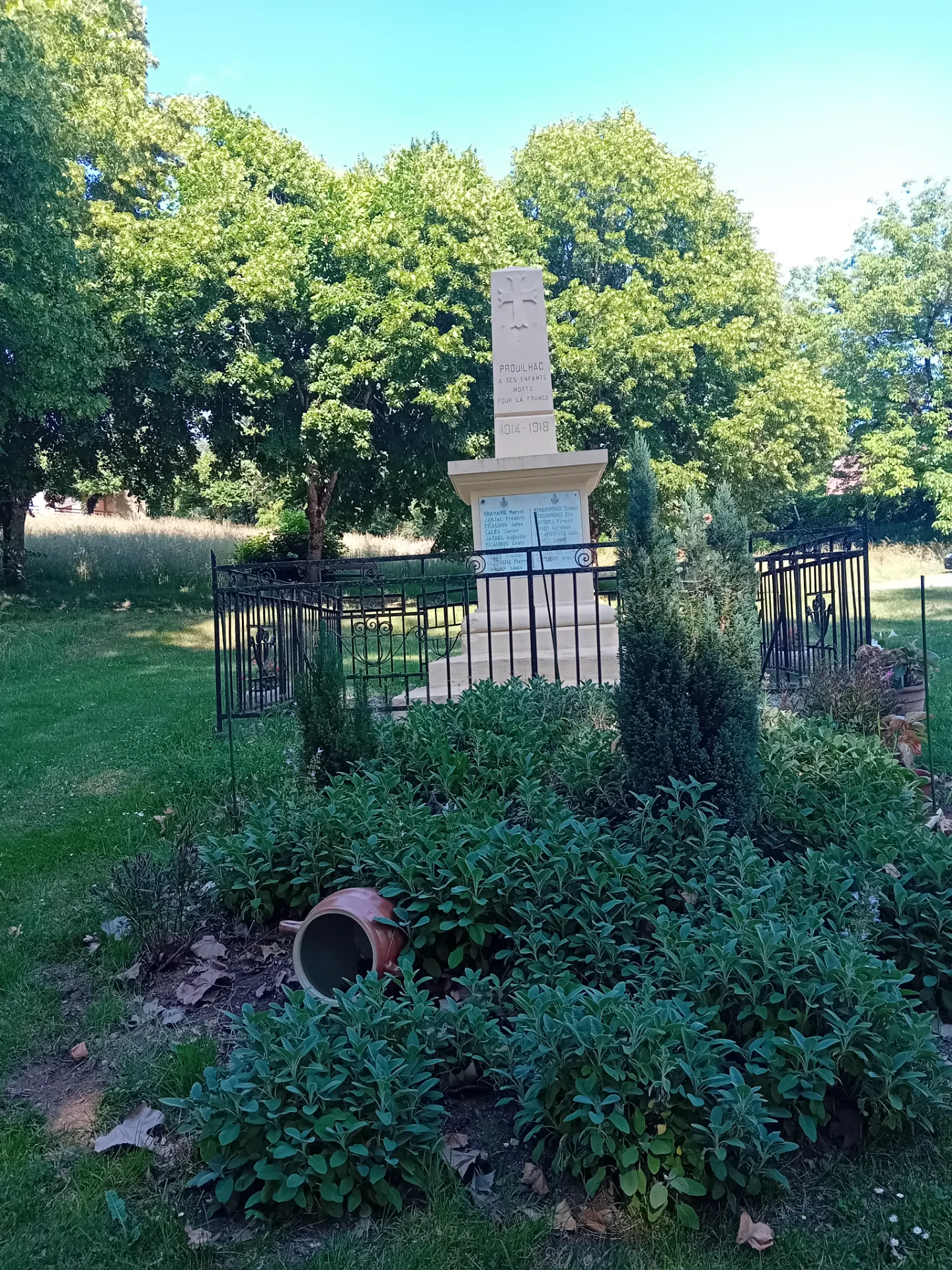 Monuments aux morts de Prouilhac