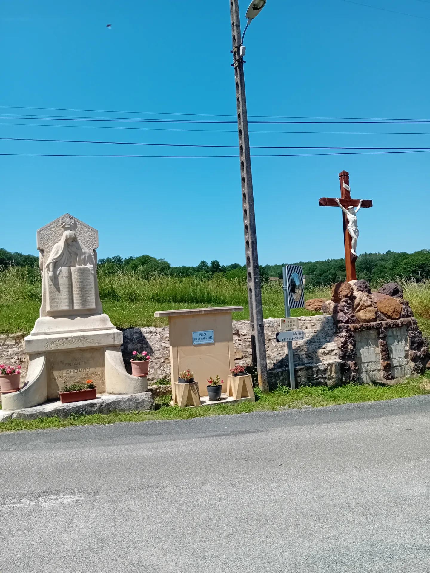 Monuments aux morts