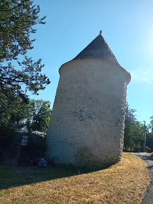 Vieille tour de St chamarant — photo 1