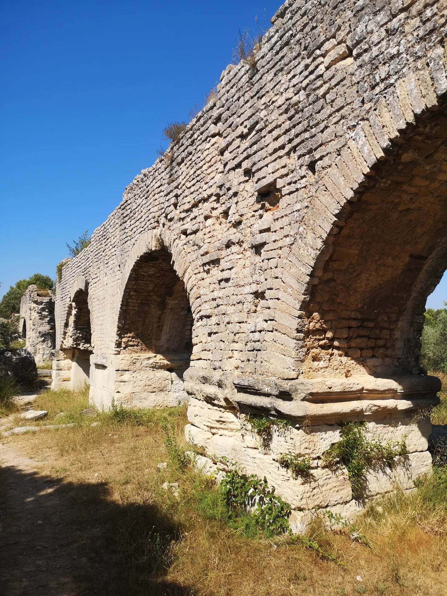 Ruines de l'aqueduc romain et des moulins de Barbegal