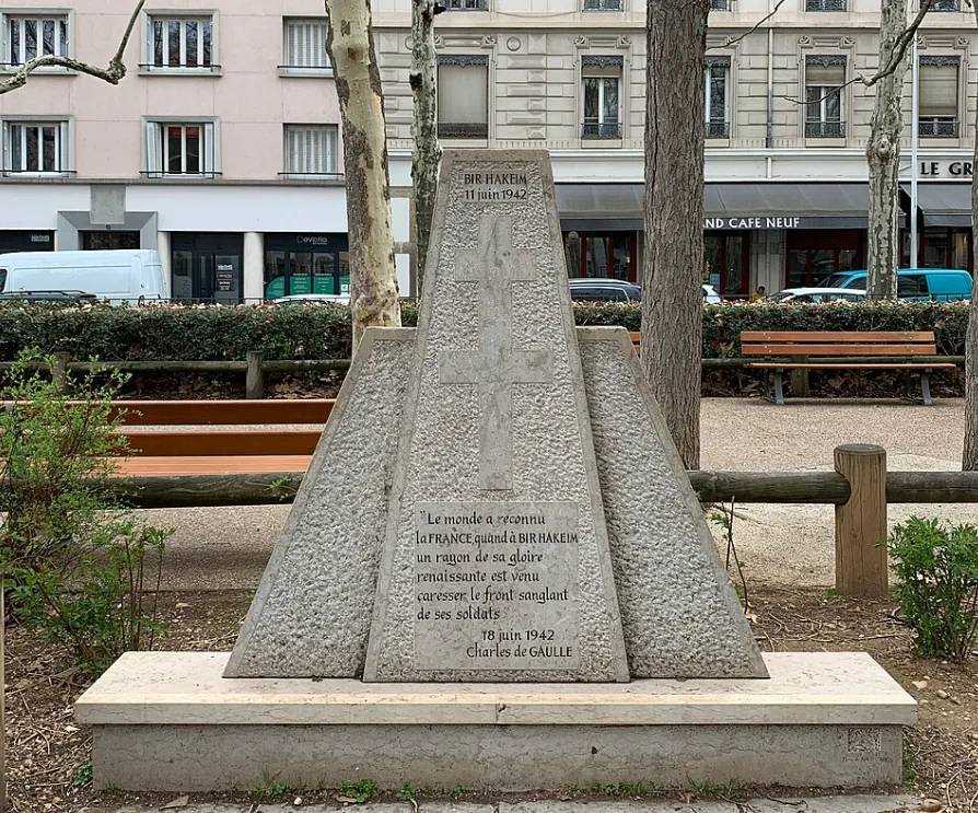 Stèle commémorative en honneur de la victoire sur Rommel