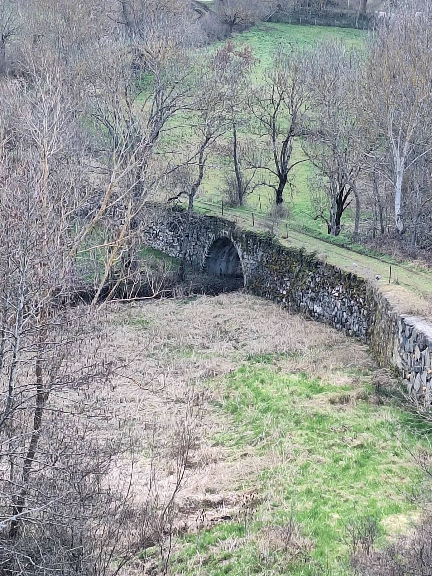 Vieux pont de Loudes