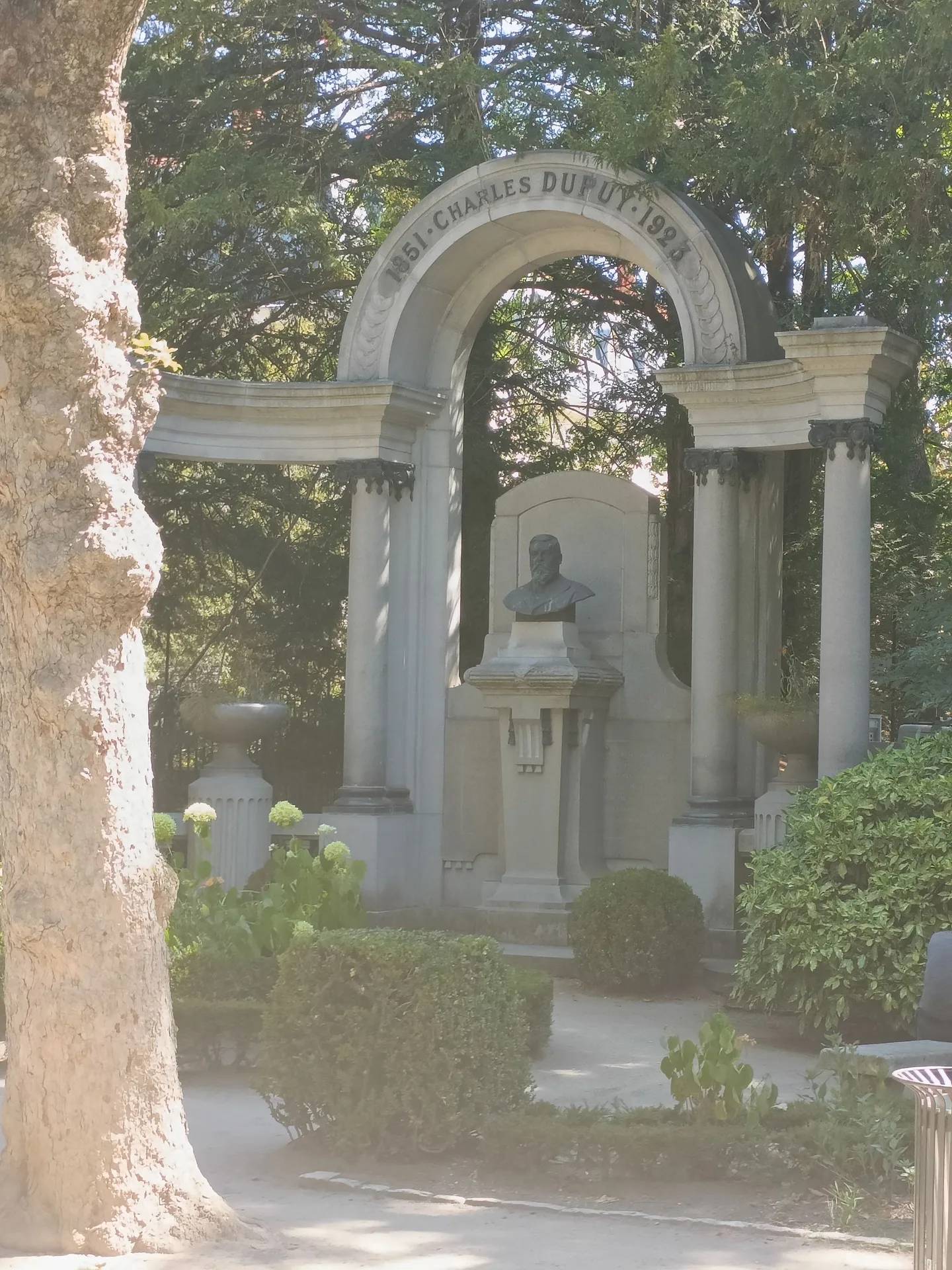 Monument a Charles Dupuy
