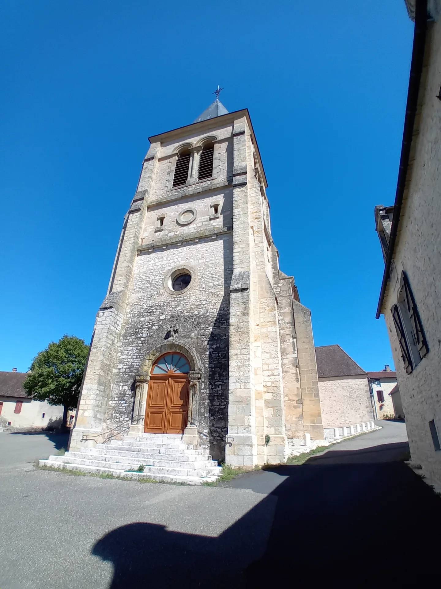 Église St Aubin de St Aubin de Nabirat