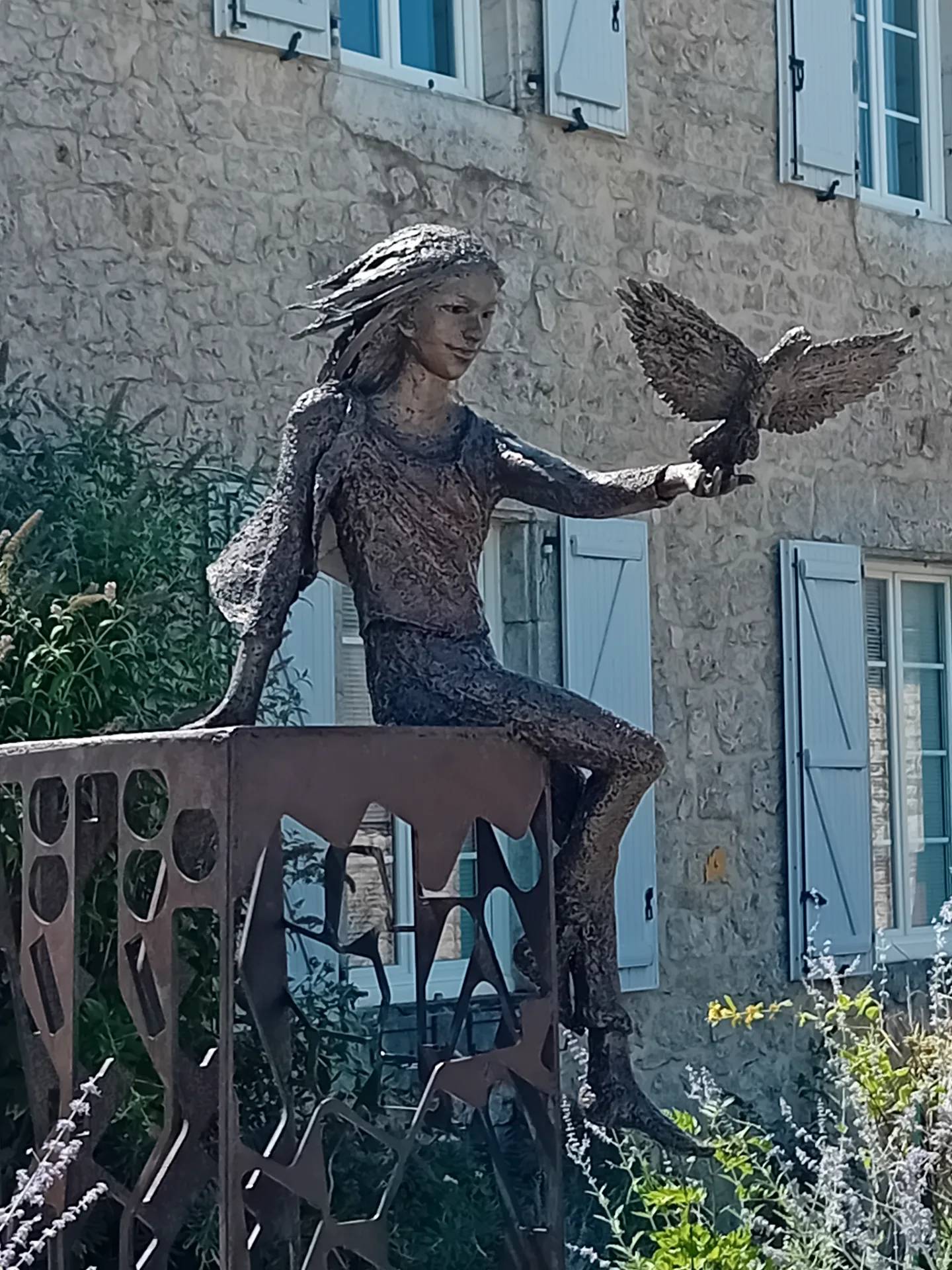 Statue féerique de l'école