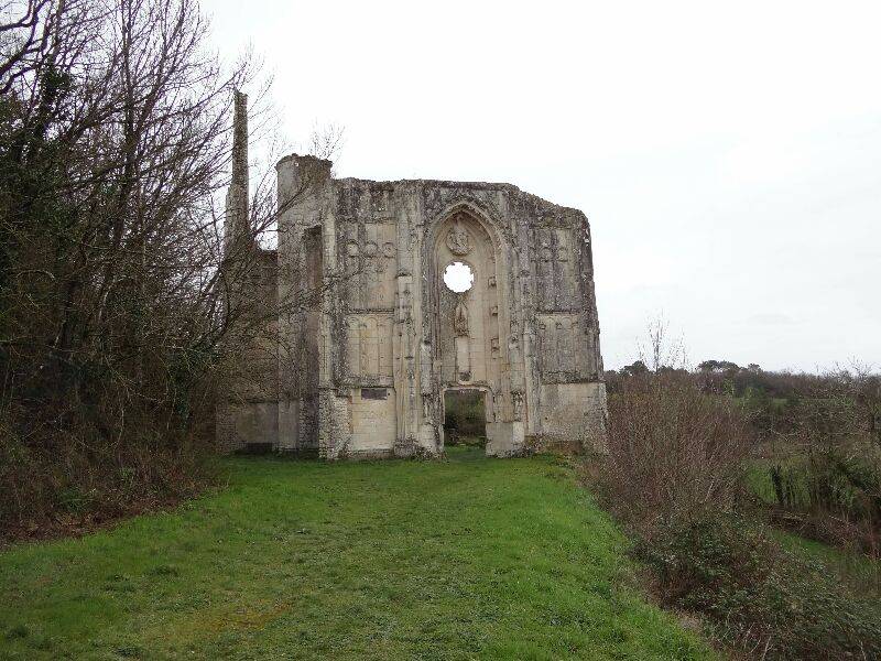 Ruines du château et de l'abbatiale de Tranchelion
